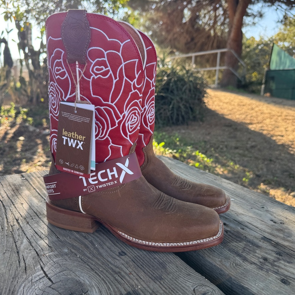 Olivia Bennett by Twisted X Red and White Embroidered Cowboy Boots